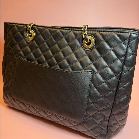 VERA NEW YORK Excellent used condition.  Two-way: shoulder or crossbody bag. - Picture 6 of 13